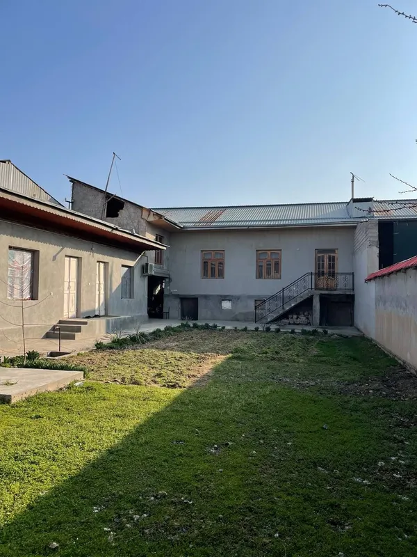 Uchastka sotiladi uy srochniy narxlada arzon — фото 1