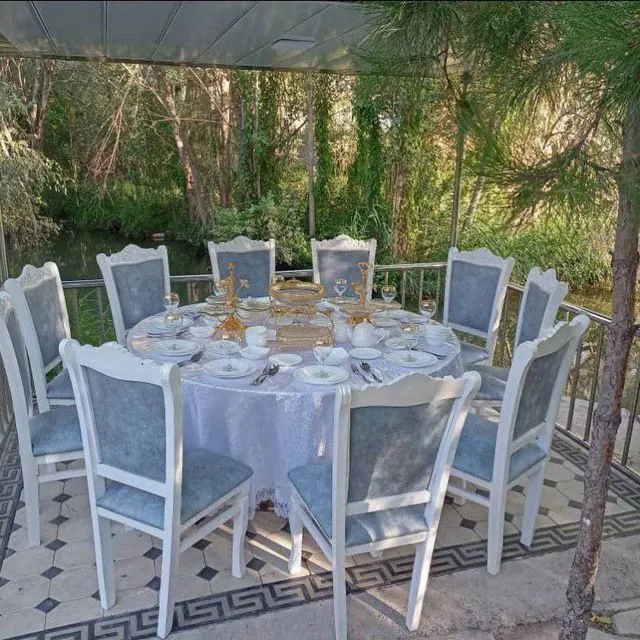 Срочно продажа! Стол из нержавеющей стали и ДСП рассчитан га 12 чел. — фото 1