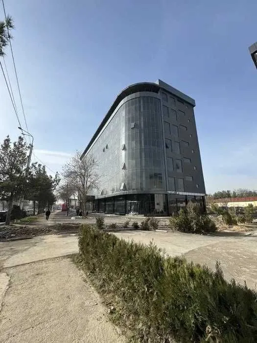 ЗДАНИЕ 9500 кв.м вдоль дороги. Можно частями. Под офис/учебный центр — фото 3