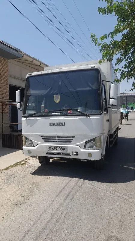 Isuzu midi bus NP37 1 Isuzu midi bus NP37 1