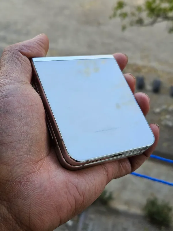 samsung Z flip 5 1