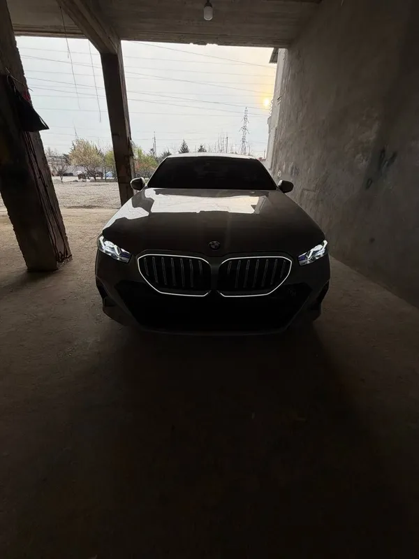 BMW520I 2025 YIL 8000 yurgan 3
