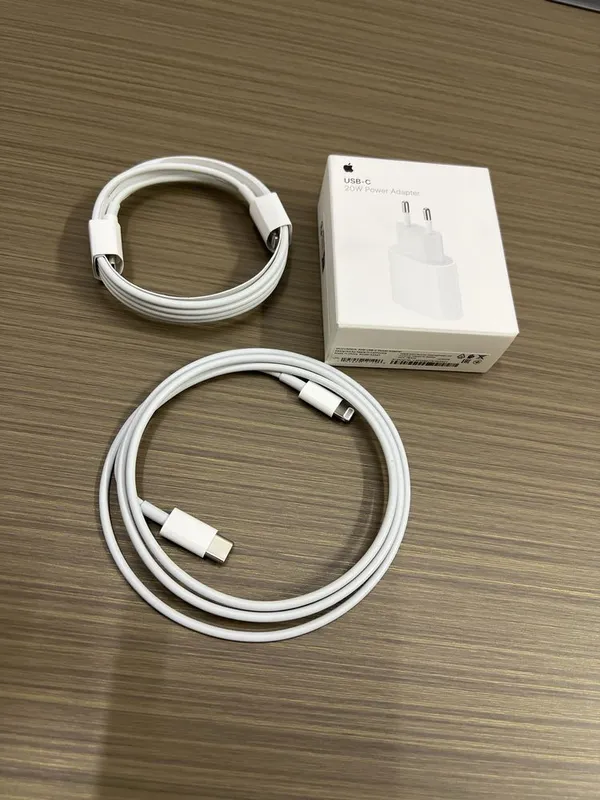 Оригинальная зарядка для iPhone 2 Оригинальная зарядка для iPhone 2