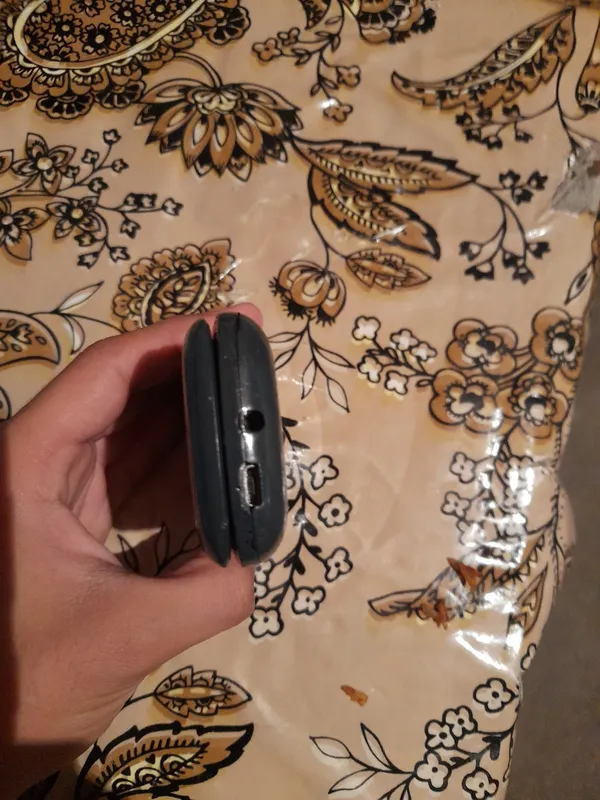 Novey s70r holati yaxshi ekrani yarimi hiraro korinadi 2