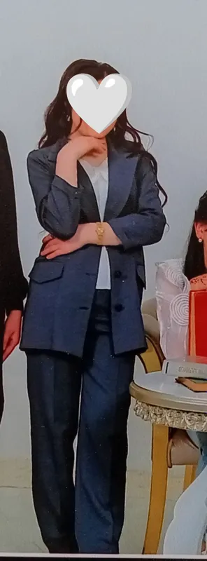 Elegant va zamonaviy ayollar kastum-shimi sotiladi