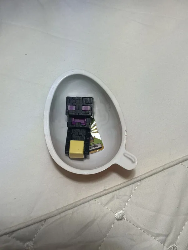 игрушки kinder joy minecraft, enderman, скелет и блоки земли