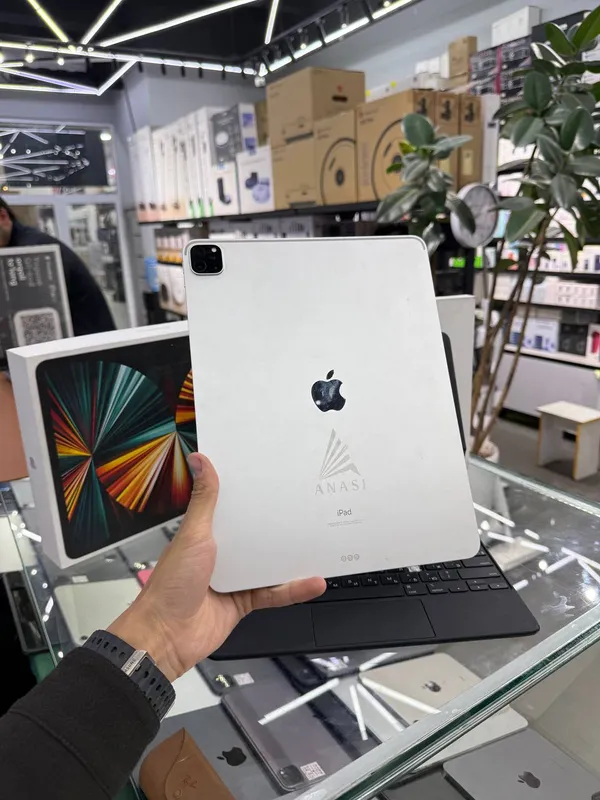 iPad Pro 12.9 M1 + Original Keyboard 2 iPad Pro 12.9 M1 + Original Keyboard 2