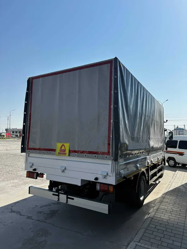 ISUZU NPR75K – Бортовой автомобиль с тентом 4