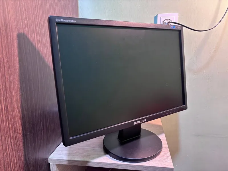 Монитор Samsung SyncMaster 943NW 3