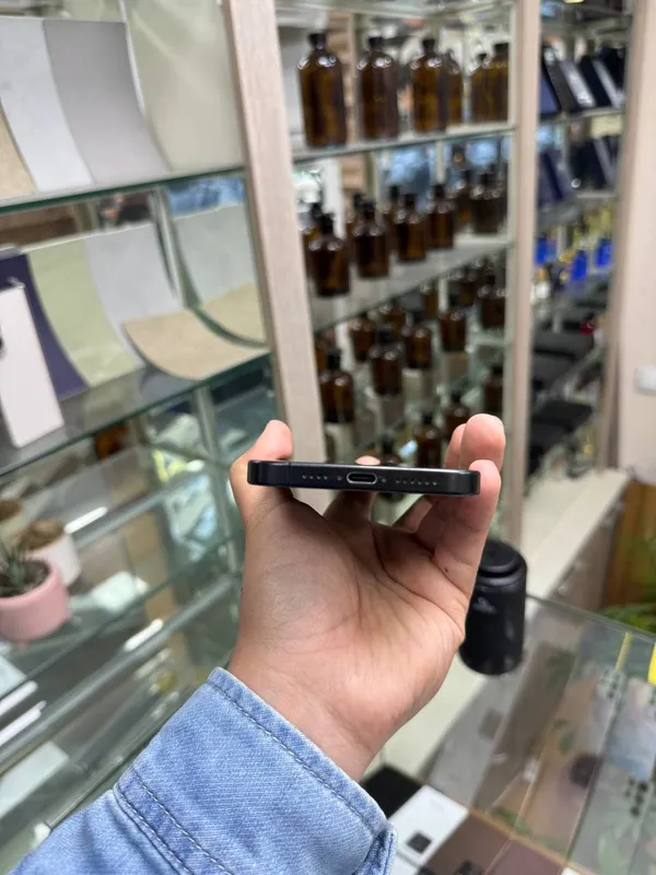iPhone 15 Pro Max 6