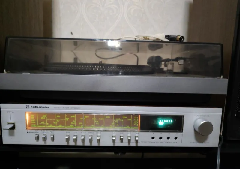 Комплект Radiotehnika 101 (Проигрыватель винила ЭП-101 + Тюнер Т-101). 1 Комплект Radiotehnika 101 (Проигрыватель винила ЭП-101 + Тюнер Т-101). 1