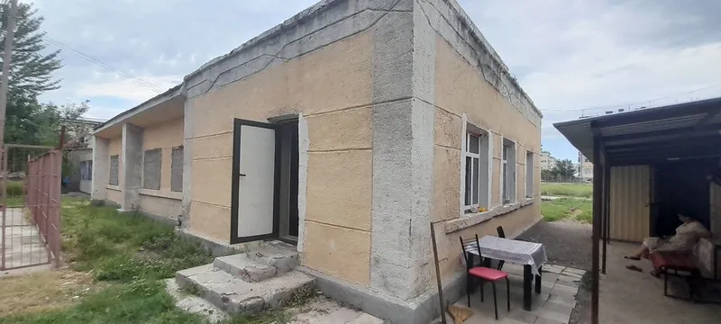 Эски атс биноси сотилади. Атрофида куп каватли домлар жйлашган. 2 Эски атс биноси сотилади. Атрофида куп каватли домлар жйлашган. 2