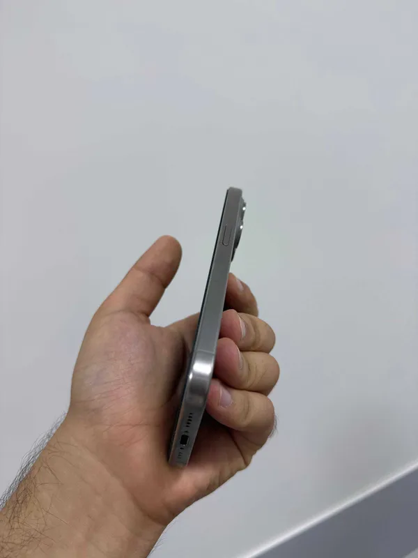 Iphone 15 pro 128GB Natural titan 83% Ideal 6