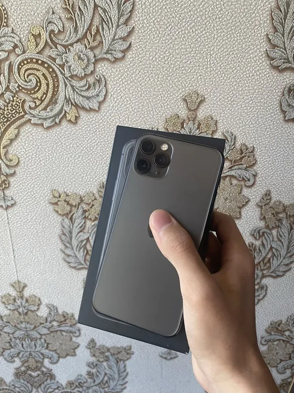 Iphone 11 pro sorchna sotiladi ideal karobkasi bor 1