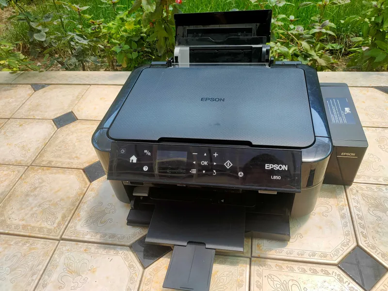 EPSON L850 sotiladi, holati yaxshi 12750 ta chiqargan. 1