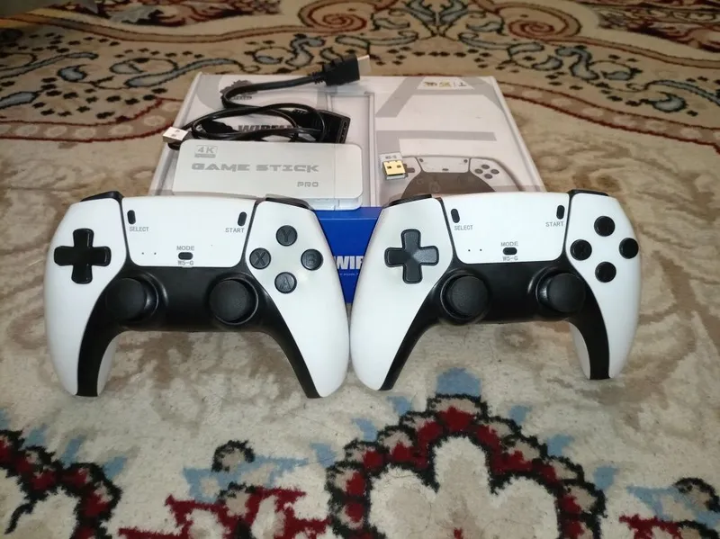 Mini Game Console 2.4G Wireless 3D 4K sotiladi. 2 ta simsiz pult bor. 1 Mini Game Console 2.4G Wireless 3D 4K sotiladi. 2 ta simsiz pult bor. 1