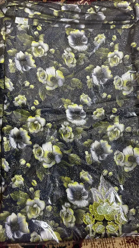 Dubaiskiy vishefkali material. 3.5 metr 2 Dubaiskiy vishefkali material. 3.5 metr 2