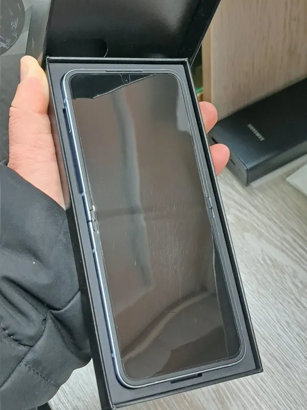 Samsung Z Flip6 память 12/512GB 3