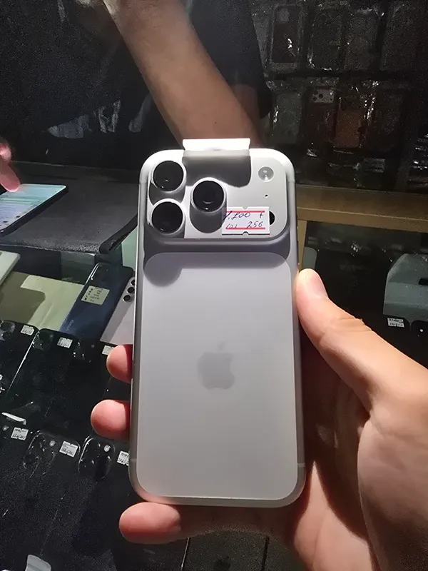 Iphone 17 pro silver 1 Iphone 17 pro silver 1