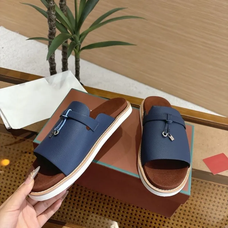 Sandal oyoq kiyim