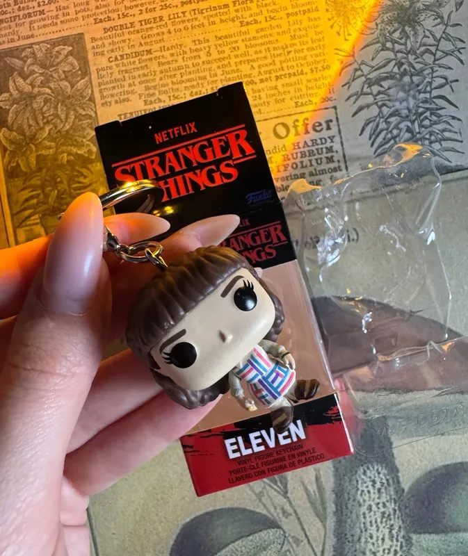 Трендовые брелочки stranger things 9 Трендовые брелочки stranger things 9