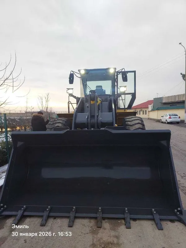 Фронтальный погрузчик XCMG XC956 3 КУБА джойстик — фото 5
