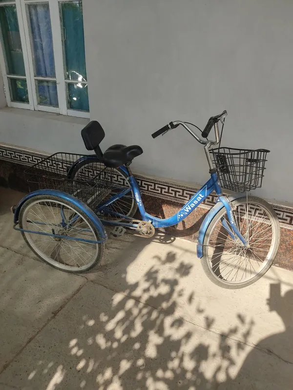 Uch balonlik velosiped sotiladi