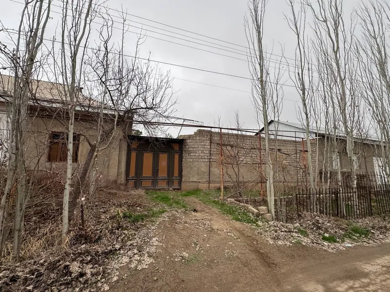 Beshkent shahridan hovli 8 xonali 2