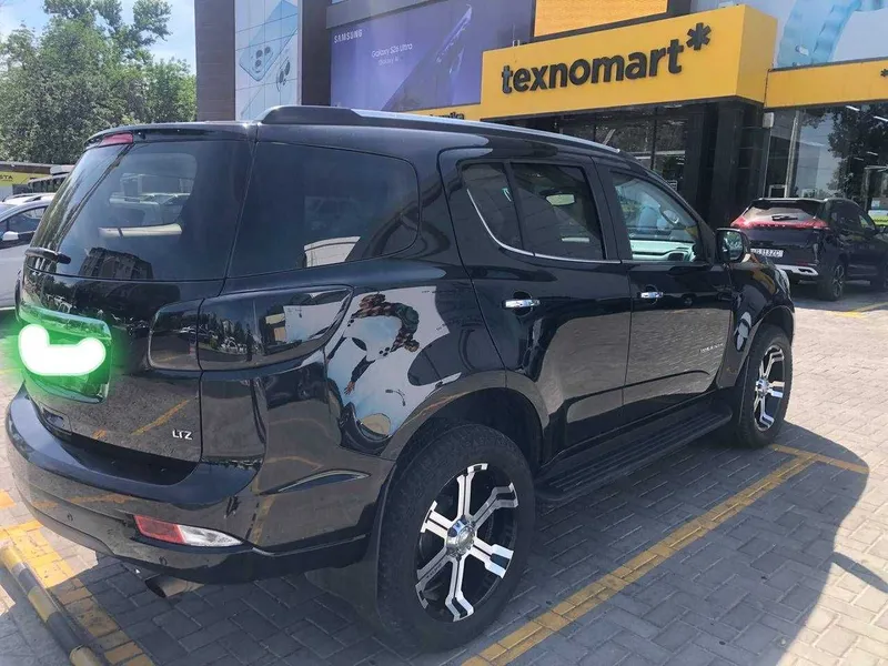 Chevrolet Trailblazer 2020, Qora