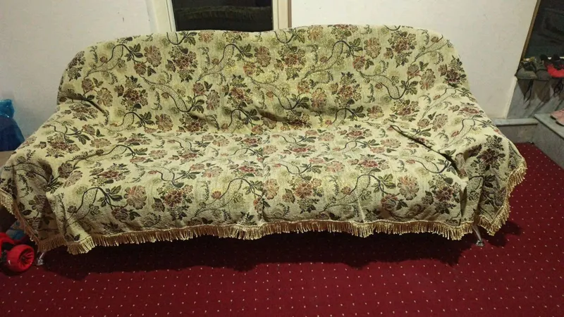 Divan, 2 ta kreslo, 1 ta sandiq 3 Divan, 2 ta kreslo, 1 ta sandiq 3