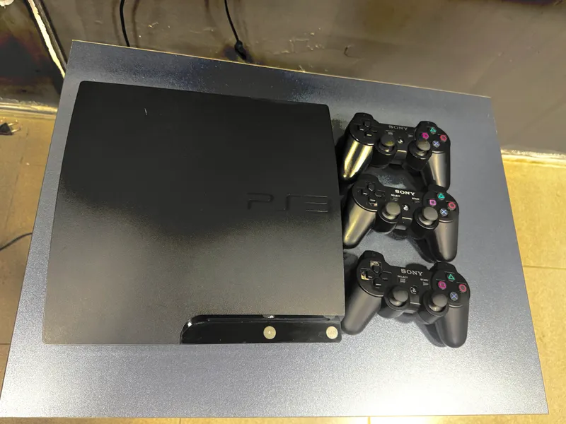 PlayStation 4–3, телевизоры 50 дюймов и диваны 6 PlayStation 4–3, телевизоры 50 дюймов и диваны 6