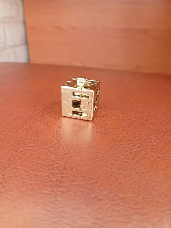 Золотой блок"(Golden Block) kinder joy Minecraft — фото 1