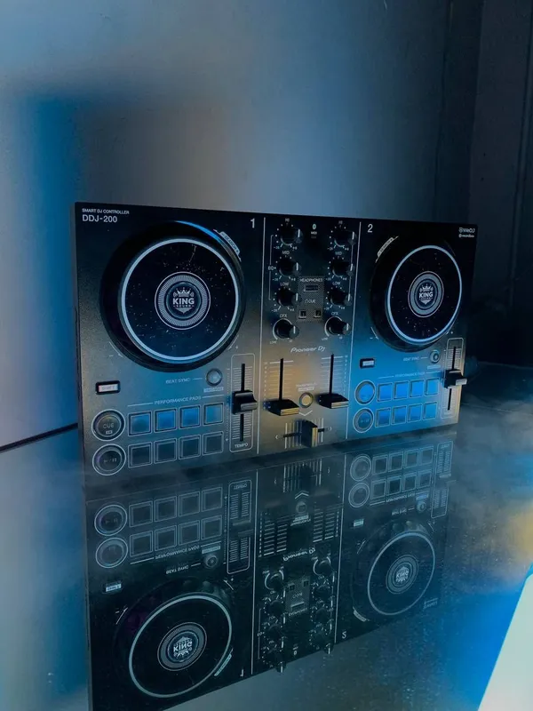 Dj pult pioneer 200 sotiladi