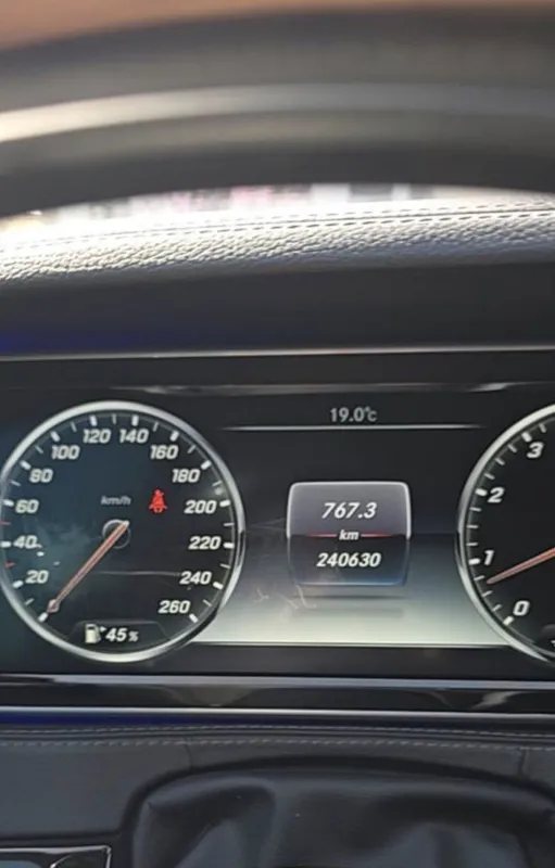 Мерседес Бенз s 560