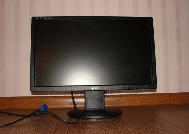 Lg 19 manitor 250 000