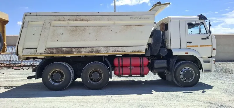 Kamaz 6520 maz prisepi bilan sotiladi 2