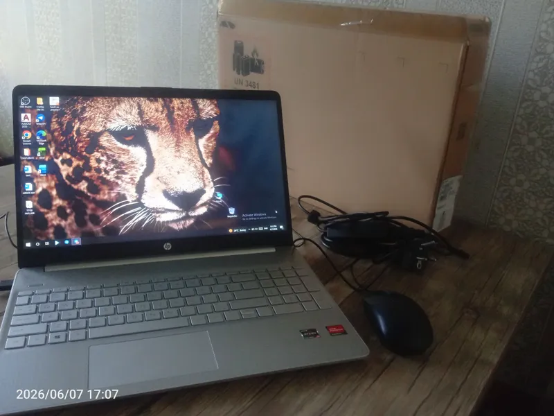 HP Laptop 15s-eq2xxx Ryzen 5500u 512 GB sotiladi