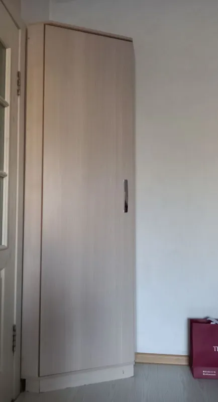 210 sm balandlikdagi burchak shkafi. 2
