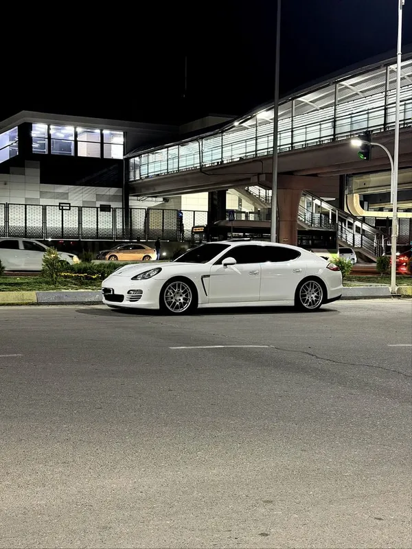 Porsche panamera 4S 4.8 V8 Sotiladi