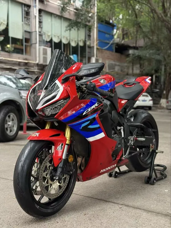 Продаётся CBR1000RR 2017 Fireblade — фото 2