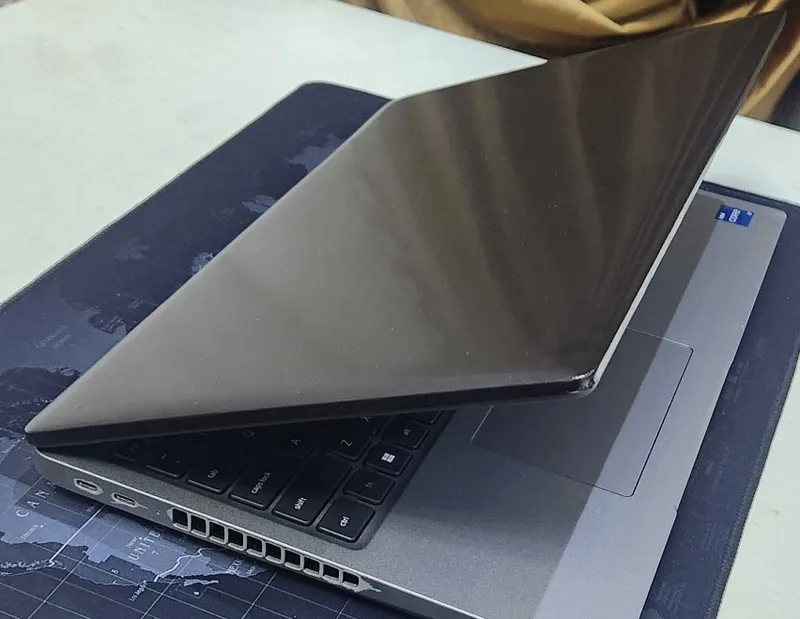 Dell Precision 3581 6 Dell Precision 3581 6