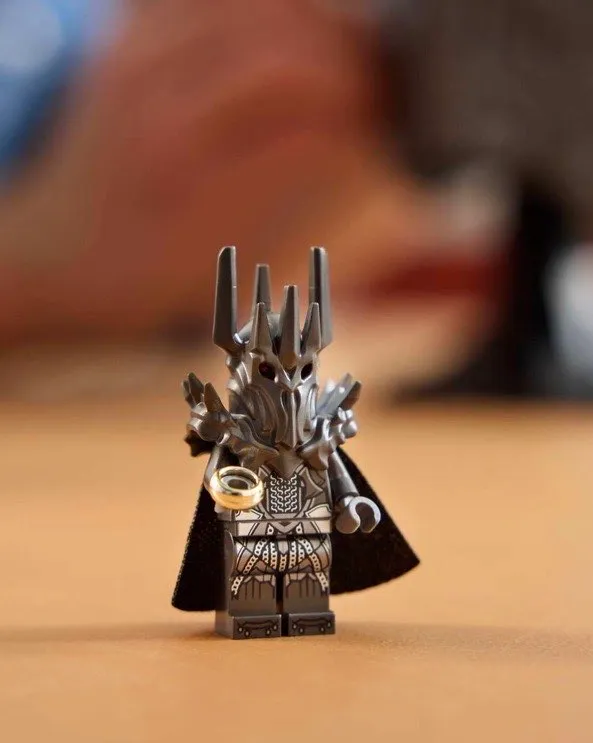 The Lord of the Rings: Sauron's Helmet 4 The Lord of the Rings: Sauron's Helmet 4