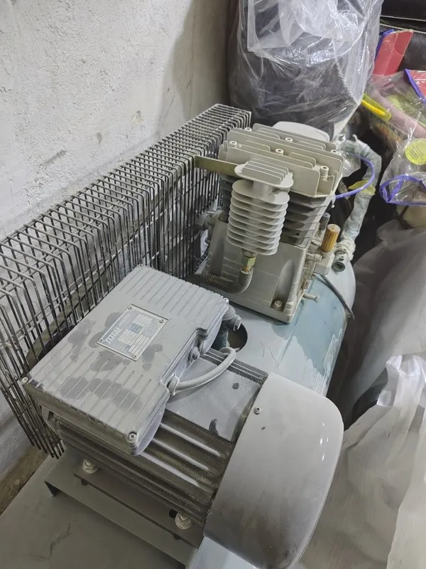 Компрессор на 200 литров TOTAL 200 LITR 4 HP 2