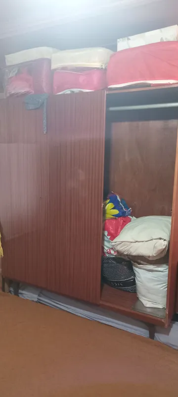 Шкаф, кровать, кресло, зеркало из качественного дерева, старые 4