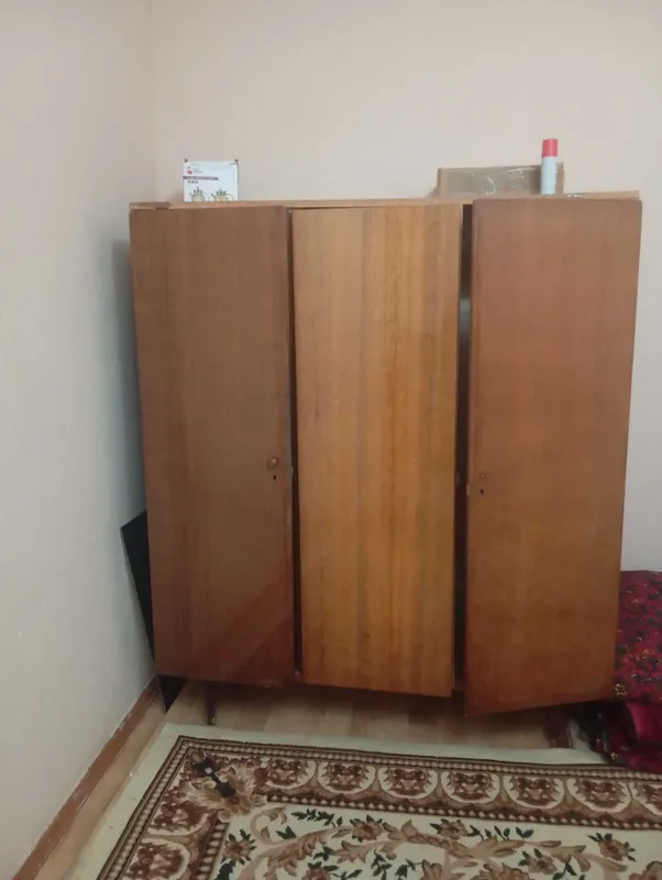2ta Gilam 4ta shkaf sotiladi hammasi 800000sum 5 2ta Gilam 4ta shkaf sotiladi hammasi 800000sum 5