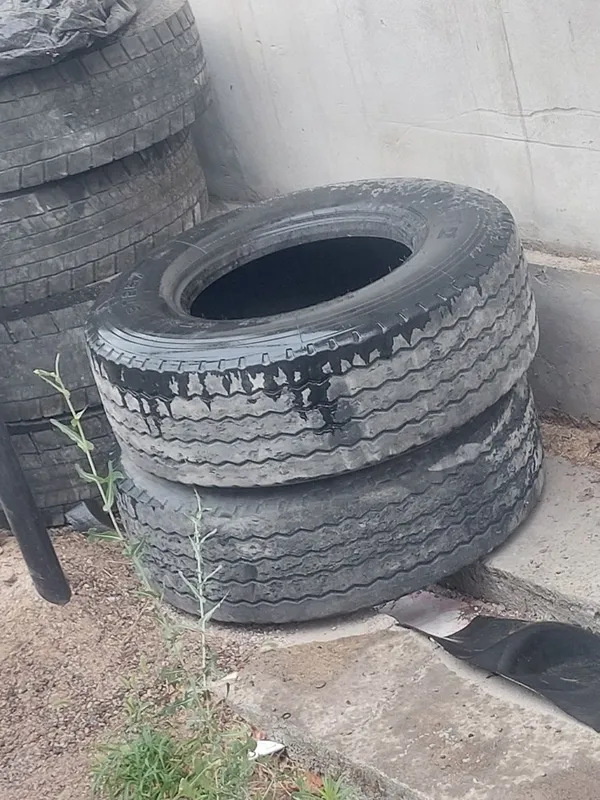 Продаю авто шины от грузовика