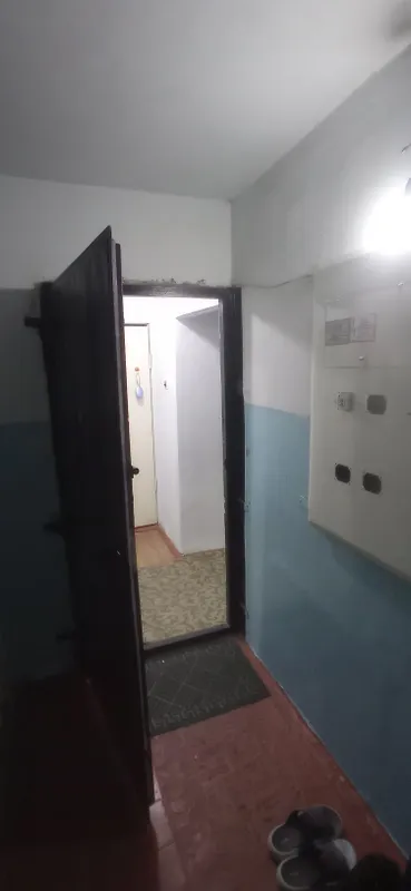 2-комнатная переделана в 3-комнатную. Квартира сдается в аренду. 1