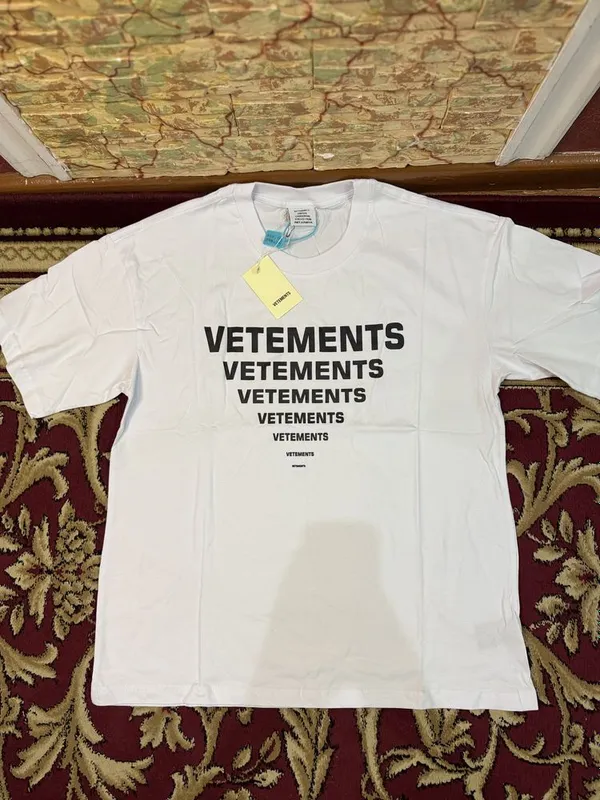 Футболка Vetements