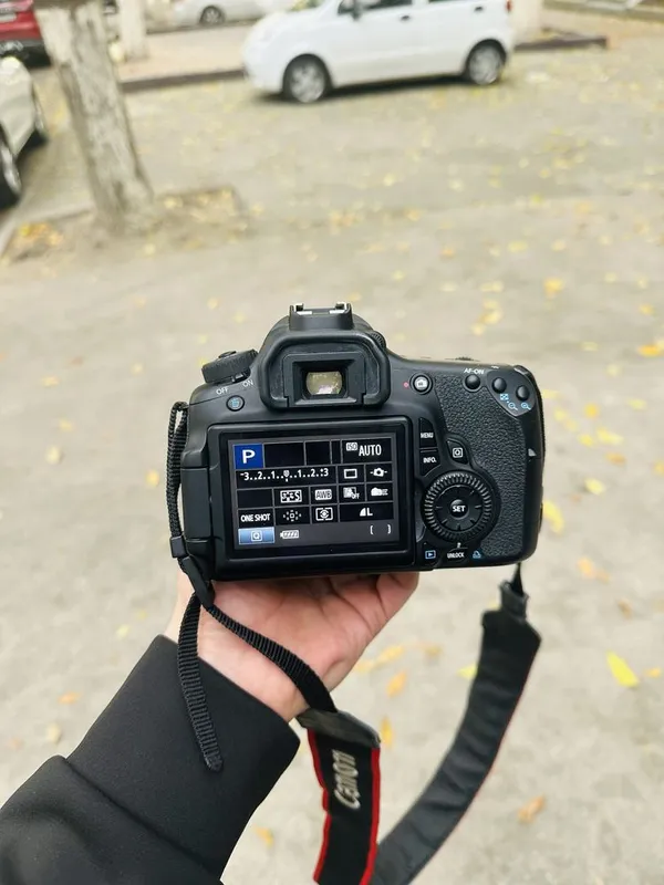 Canon 60D yangi kabi. Foto va video uchun professional kamera 2 Canon 60D yangi kabi. Foto va video uchun professional kamera 2