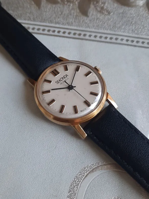 Позолоченные часы SEKONDA-Ау10